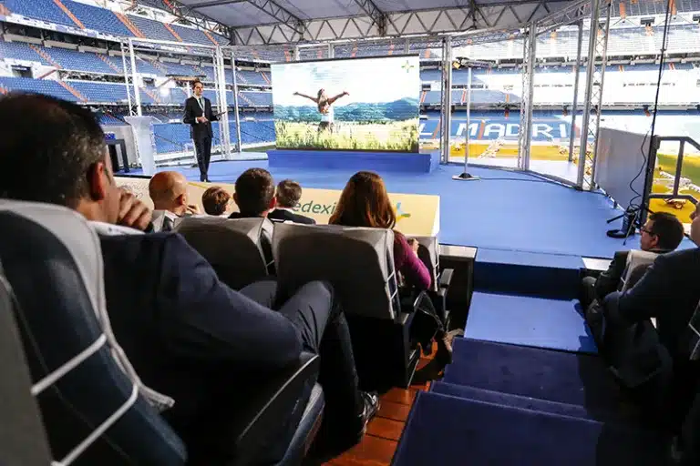 Convención en estadio de futbol organizada por Madison Agency